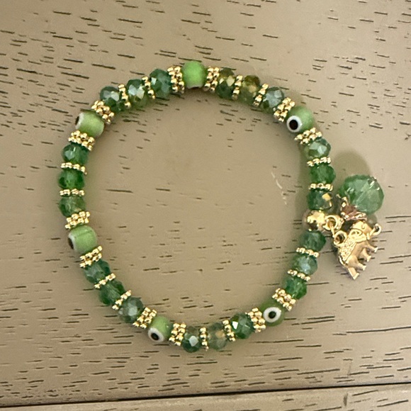 Jewelry - Green Beaded Bracelet with Gold Accents